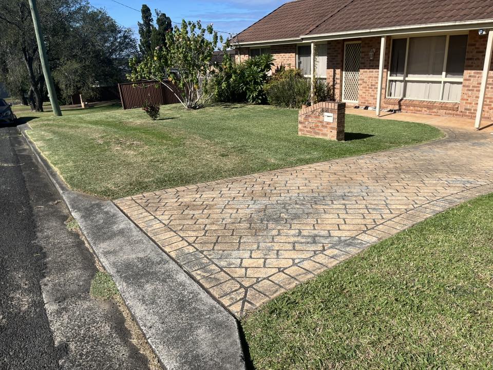 Driveway Edge & Lawn Tidy